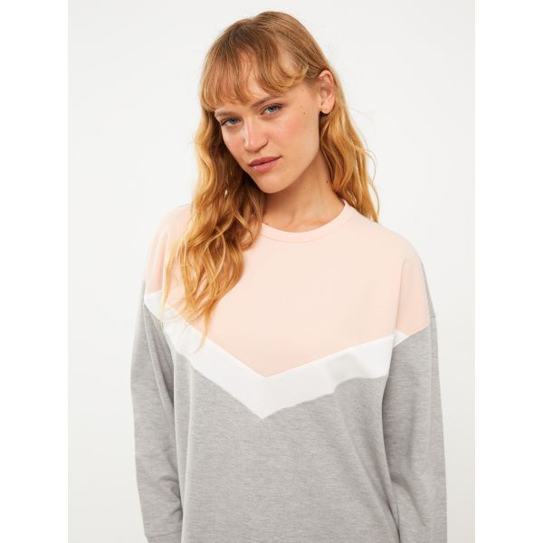 بلوزة نسائية طويلة بتصميم كتل ألوان وكم طويل وفتحة رقبة مستديرة