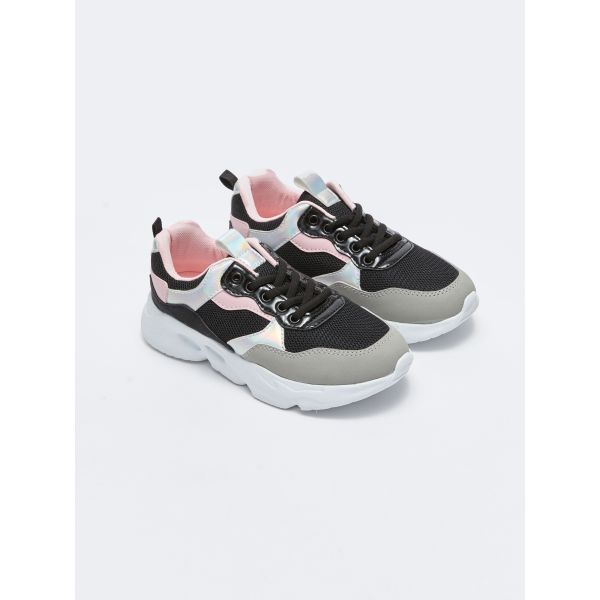 حذاء رياضي برباط